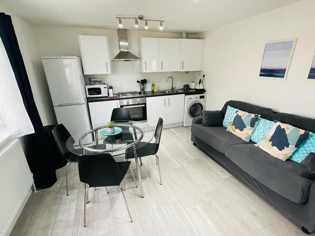 Enfield Chase Apartment Екстериор снимка