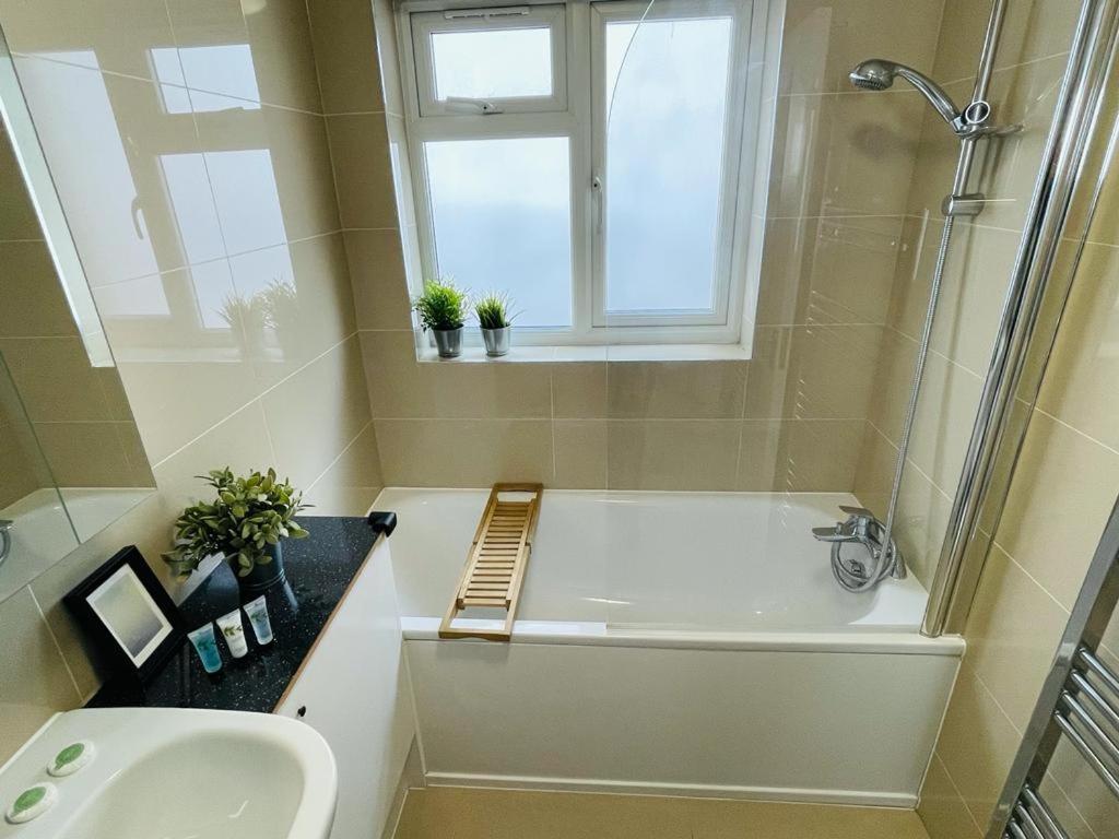 Enfield Chase Apartment Екстериор снимка