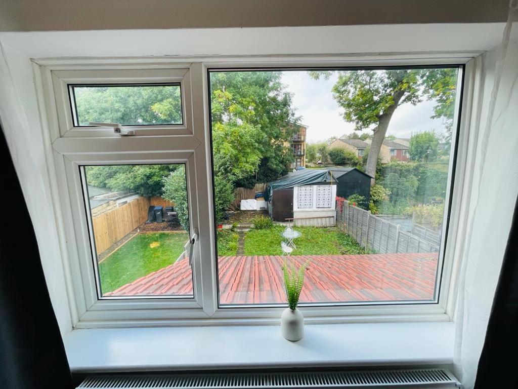 Enfield Chase Apartment Екстериор снимка